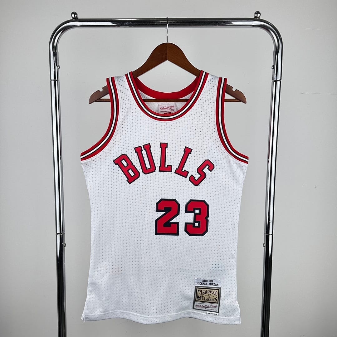 Bulls 84/85 Retro Edición Rookie Mitchell & Ness Blanco