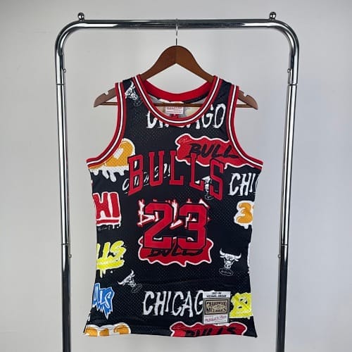 Bulls 97/98 Retro Graffiti Mitchell & Ness