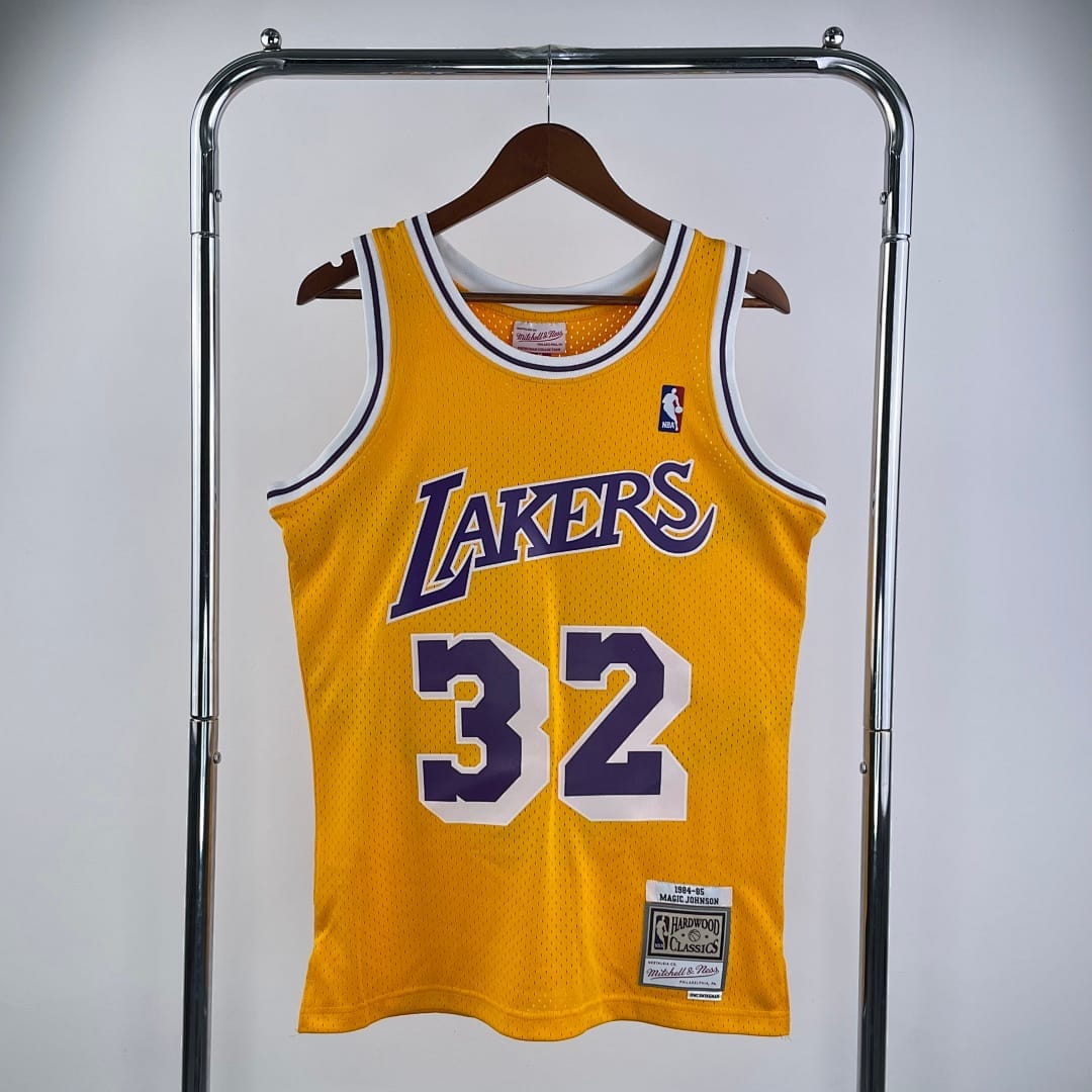 Lakers 84/85 Retro Mitchell & Ness Amarillo Cuello Redondo
