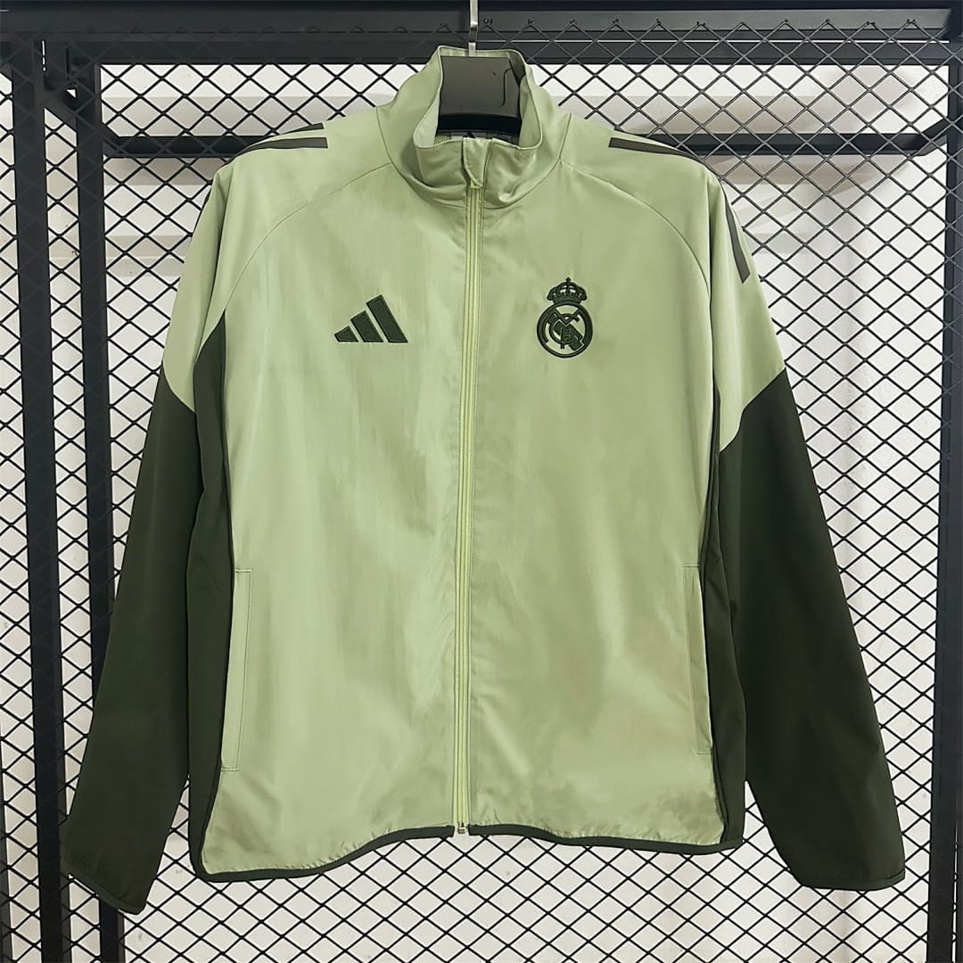 Real Madrid Rompevientos · Verde Césped